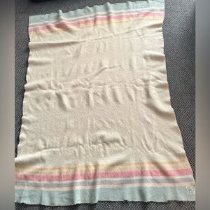 1940s HORN BROS. Vintage Wool Blanket 61”x 44”